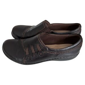 Clarks Collection Womens Ashland Effie Leather Slip On Shoes Buttons Brown Sz 8